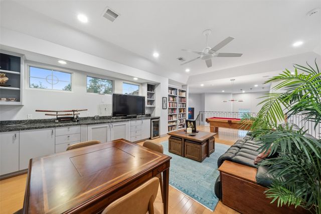 142 Creekwood E, Montgomery, TX 77356