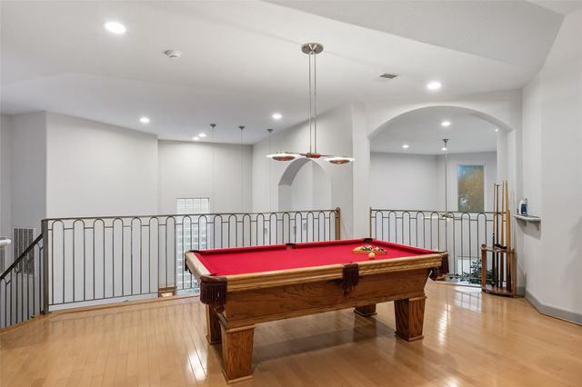 142 Creekwood E, Montgomery, TX 77356