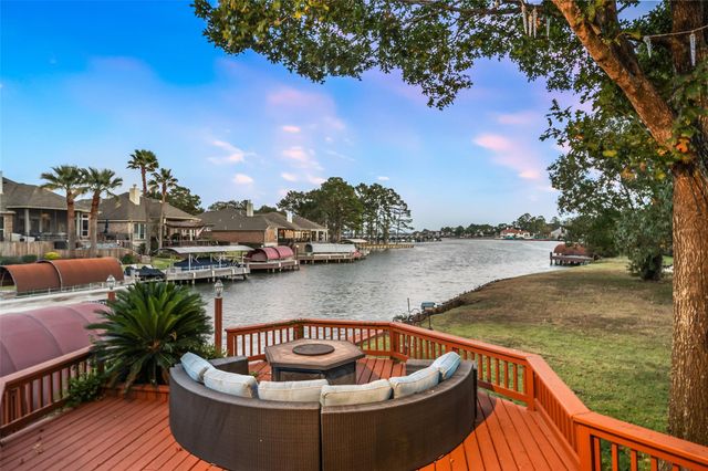 142 Creekwood E, Montgomery, TX 77356