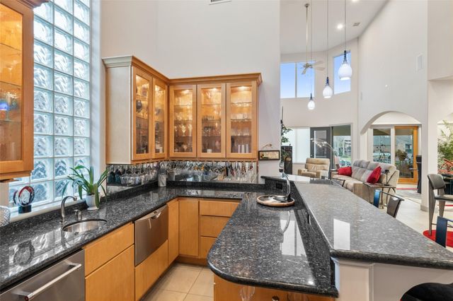 142 Creekwood E, Montgomery, TX 77356