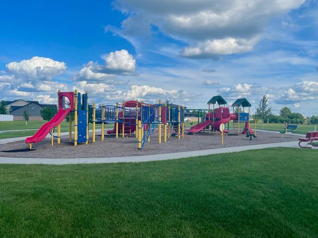 4766 34th Street S, Fargo, ND 58104
