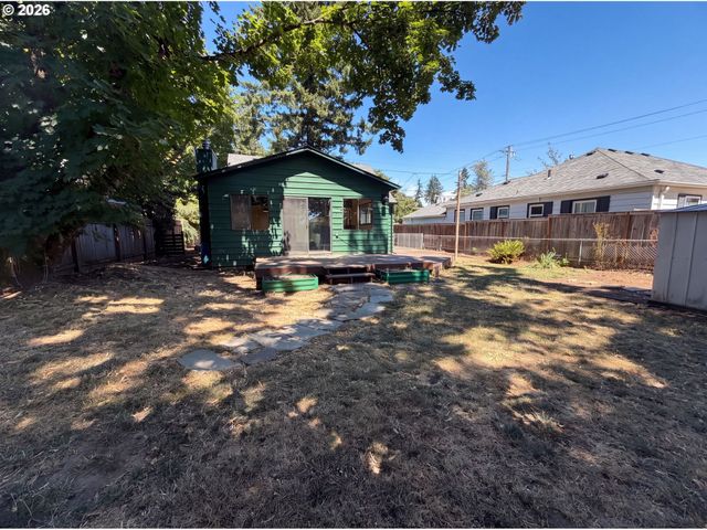 5926 Se LEXINGTON St, Portland, OR 97206