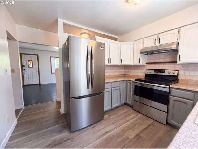5926 Se LEXINGTON St, Portland, OR 97206