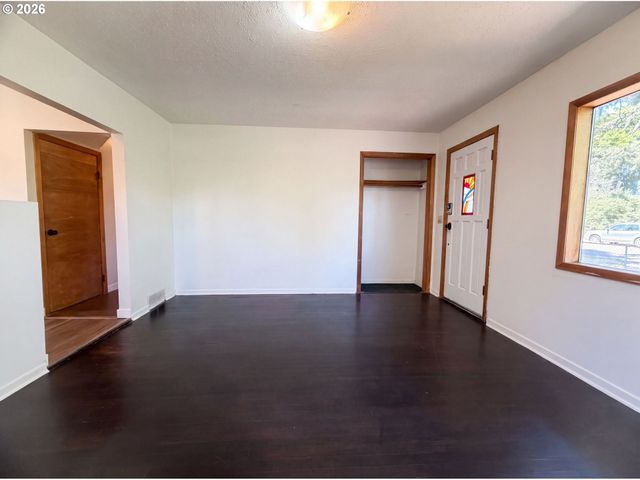 5926 Se LEXINGTON St, Portland, OR 97206