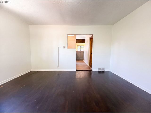 5926 Se LEXINGTON St, Portland, OR 97206