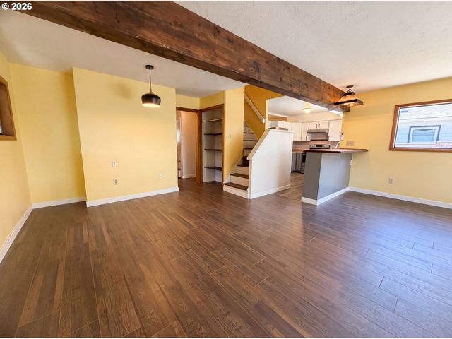 5926 Se LEXINGTON St, Portland, OR 97206