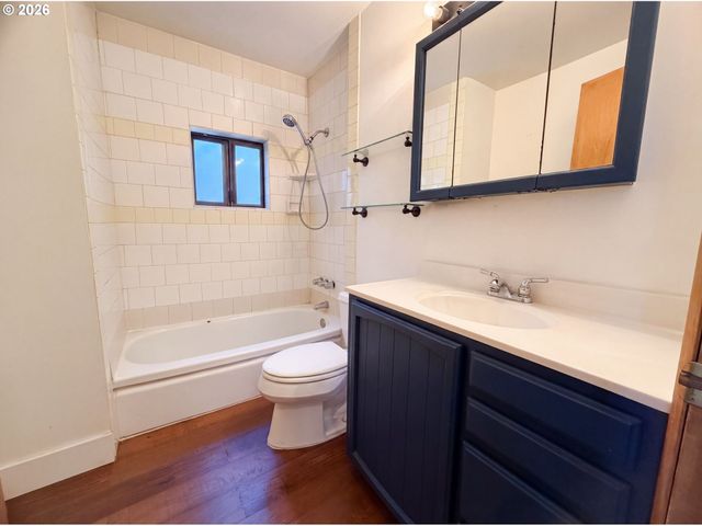 5926 Se LEXINGTON St, Portland, OR 97206