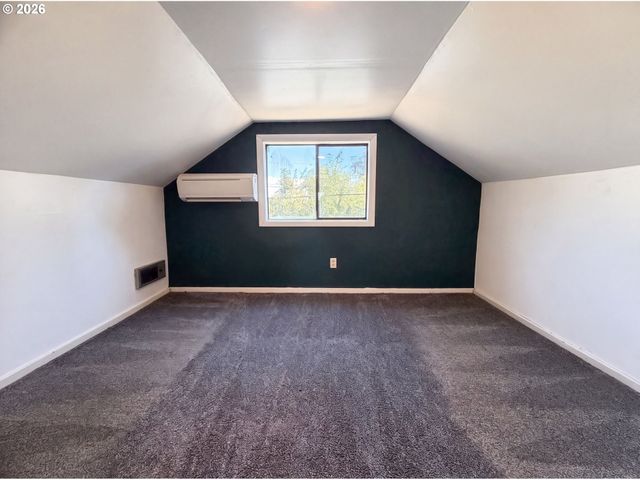 5926 Se LEXINGTON St, Portland, OR 97206