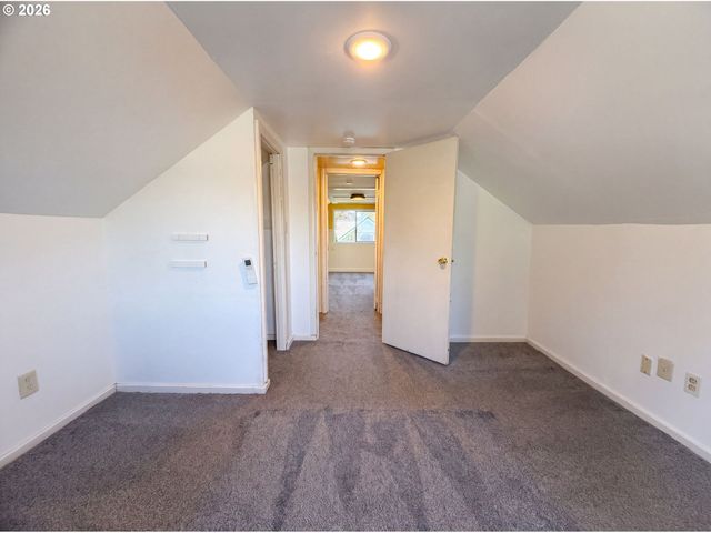 5926 Se LEXINGTON St, Portland, OR 97206