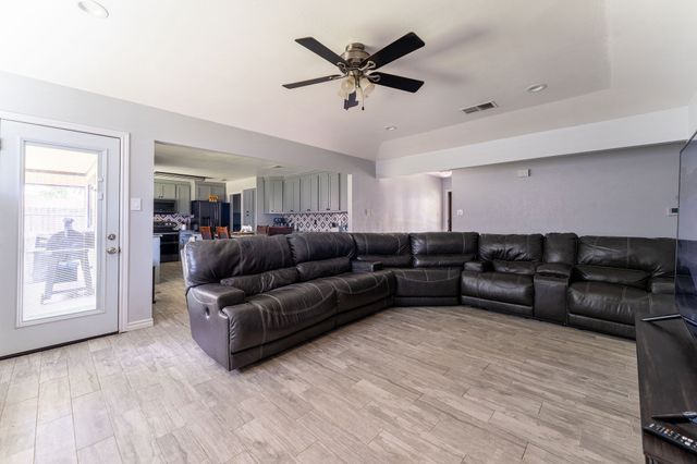 728 NW James Circle, Burleson, TX 76028
