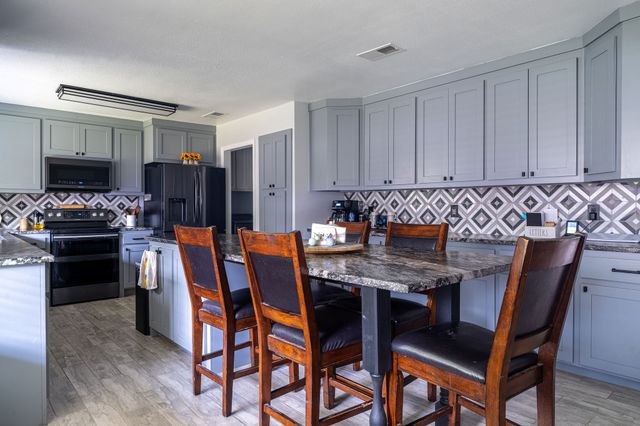 728 NW James Circle, Burleson, TX 76028