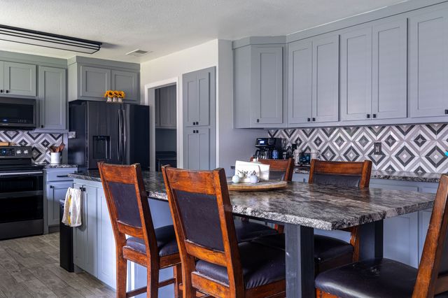 728 NW James Circle, Burleson, TX 76028