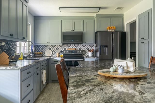 728 NW James Circle, Burleson, TX 76028