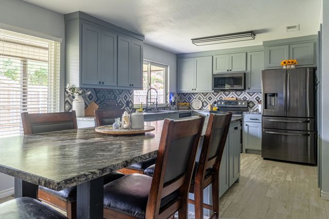 728 NW James Circle, Burleson, TX 76028