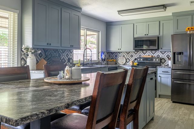 728 NW James Circle, Burleson, TX 76028