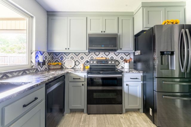 728 NW James Circle, Burleson, TX 76028