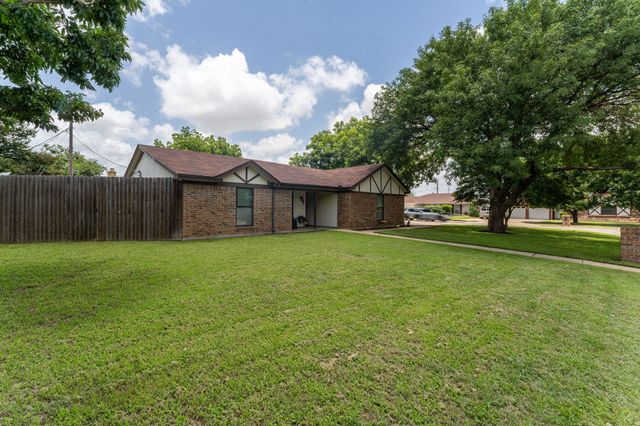 728 NW James Circle, Burleson, TX 76028