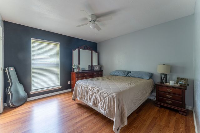 728 NW James Circle, Burleson, TX 76028