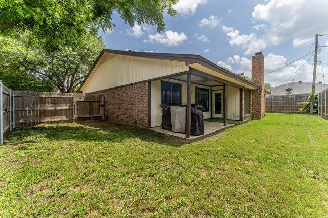728 NW James Circle, Burleson, TX 76028