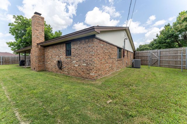 728 NW James Circle, Burleson, TX 76028