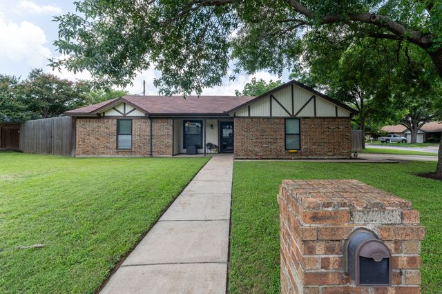 728 NW James Circle, Burleson, TX 76028