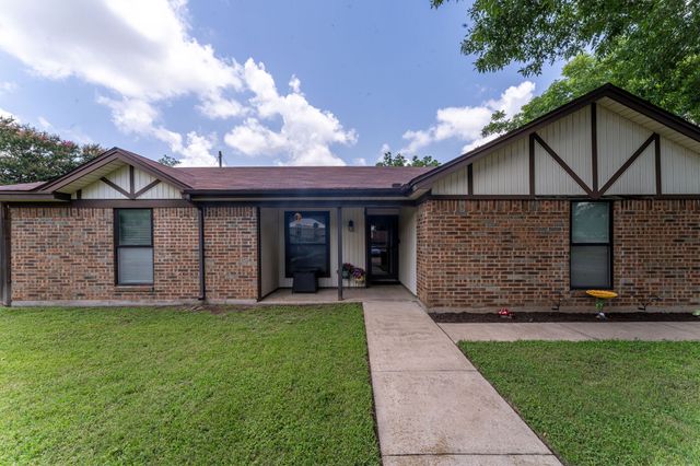 728 NW James Circle, Burleson, TX 76028