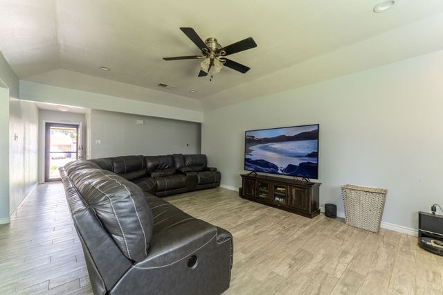 728 NW James Circle, Burleson, TX 76028