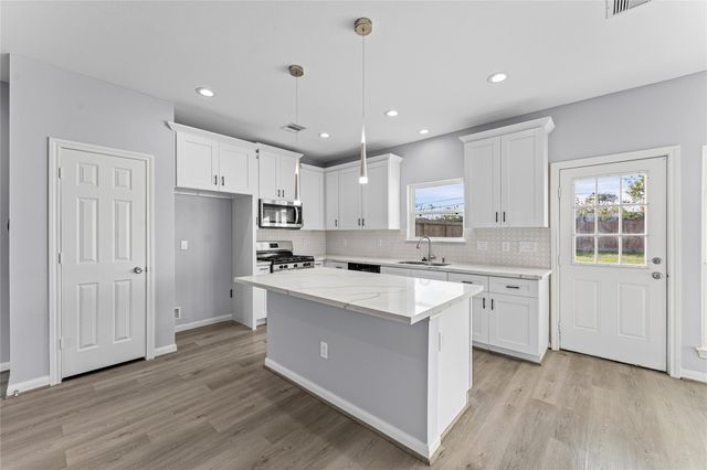 8211 James Franklin Street, Houston, TX 77088