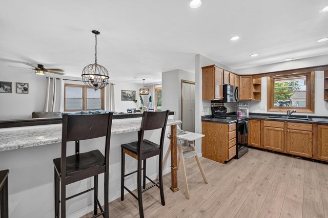405 Lexington Drive, Waunakee, WI 53597