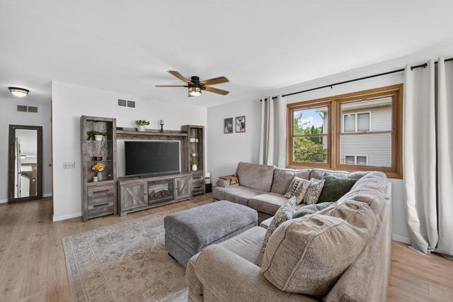 405 Lexington Drive, Waunakee, WI 53597