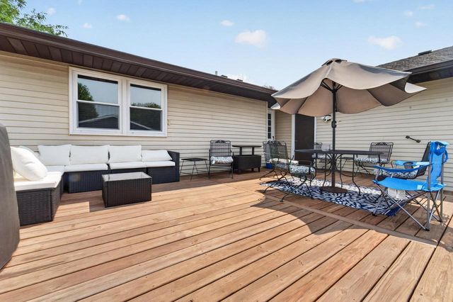 405 Lexington Drive, Waunakee, WI 53597