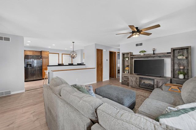 405 Lexington Drive, Waunakee, WI 53597