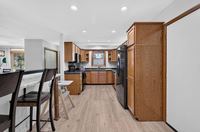 405 Lexington Drive, Waunakee, WI 53597