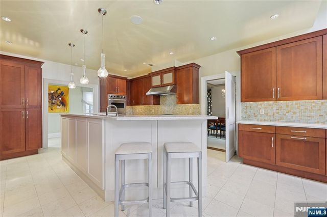 66 Hoover Drive, Cresskill, NJ 07626