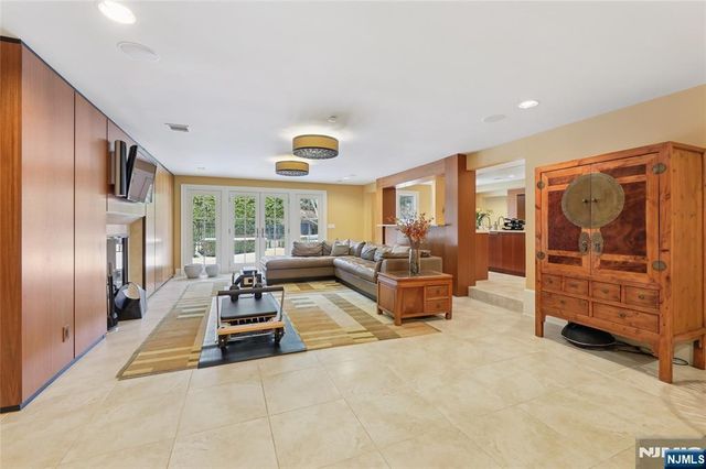 66 Hoover Drive, Cresskill, NJ 07626
