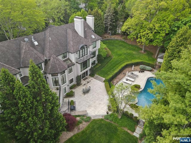 66 Hoover Drive, Cresskill, NJ 07626