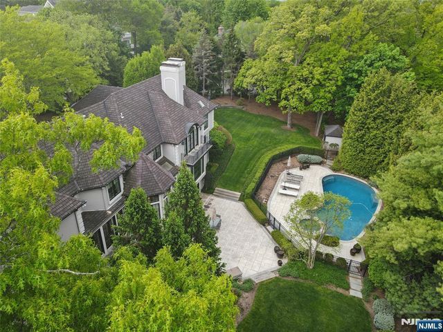 66 Hoover Drive, Cresskill, NJ 07626