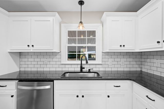 215 Hill St, Estill Springs, TN 37330