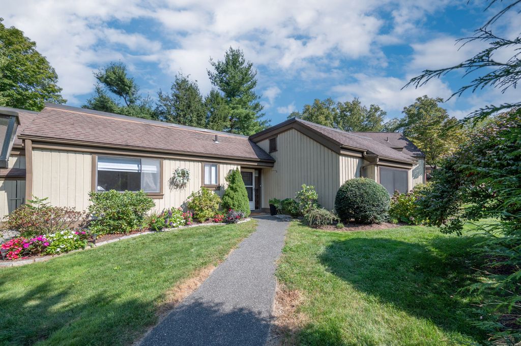 977 Heritage Village B, Southbury, CT 06488