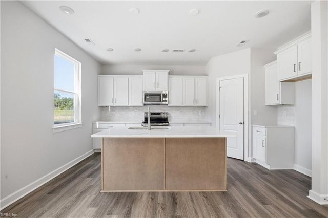 325 Tarn CT, Suffolk, VA 23434