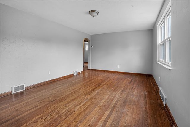 93 W Bruceton Rd, Pleasant Hills, PA 15236