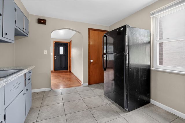 93 W Bruceton Rd, Pleasant Hills, PA 15236