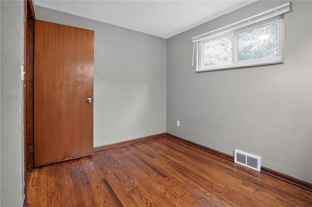 93 W Bruceton Rd, Pleasant Hills, PA 15236