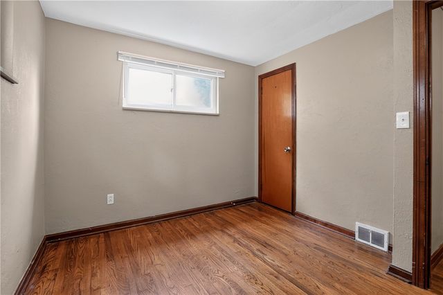 93 W Bruceton Rd, Pleasant Hills, PA 15236