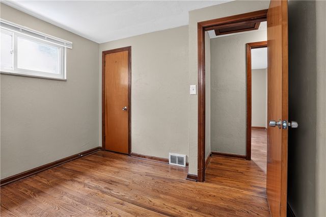 93 W Bruceton Rd, Pleasant Hills, PA 15236