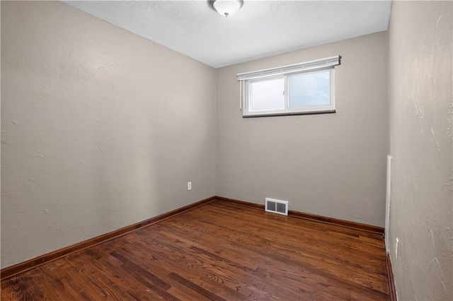 93 W Bruceton Rd, Pleasant Hills, PA 15236