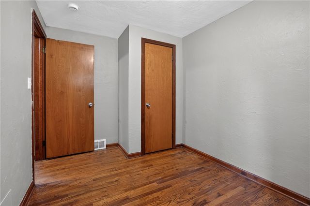 93 W Bruceton Rd, Pleasant Hills, PA 15236