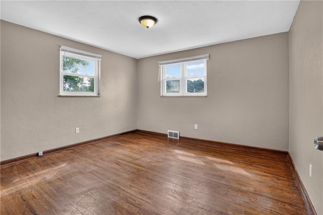 93 W Bruceton Rd, Pleasant Hills, PA 15236