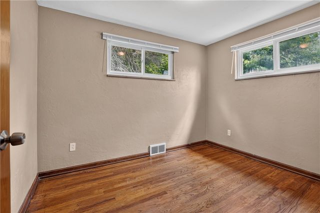 93 W Bruceton Rd, Pleasant Hills, PA 15236