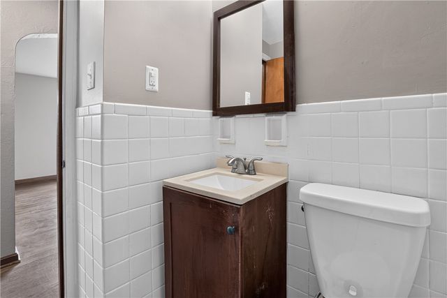 93 W Bruceton Rd, Pleasant Hills, PA 15236